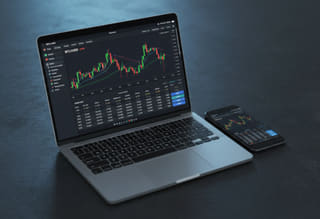 Tieni traccia delle operazioni — consulta lo storico dei trade e le azioni effettuate sull'account